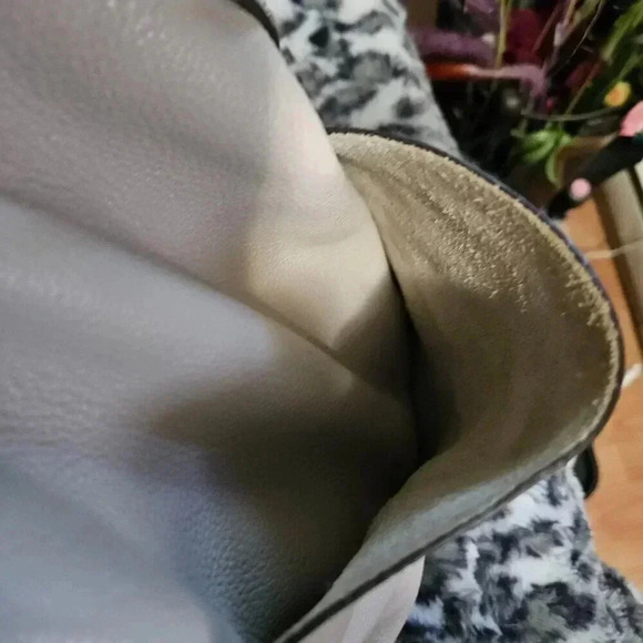 Michael Kors |  Slouchy Leather Beige Tote Bag - Picture 14 of 16